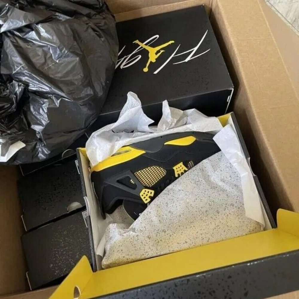 Jordan 4 Retro Mid Thunder (Brand New)